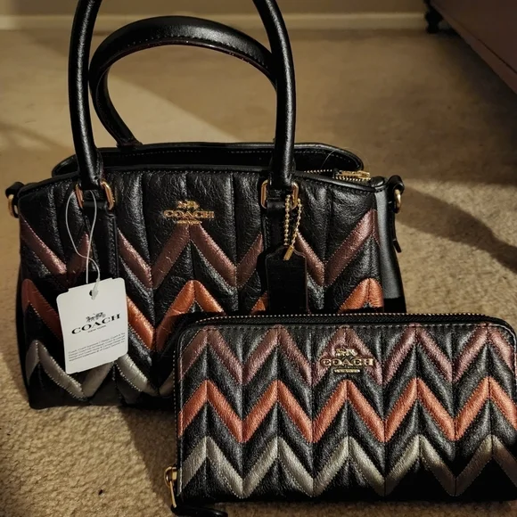NWT Coach 2 Way Shoulder Bag Quilted Leather Black Multi Color F37872 - Picture 4 of 7